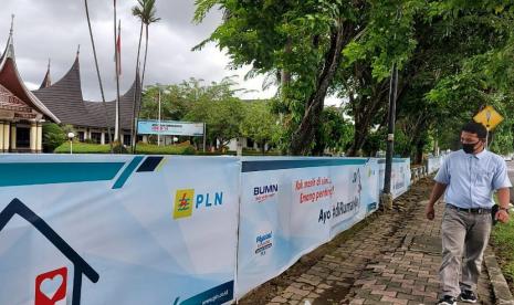 Cegah Covid-19, Kantor PLN Sumbar Dibungkus Spanduk #diRumahAja