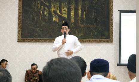 cendekiawan Muslim Prof Dr Ir Rokhmin Dahuri MS memberikan pengantar dan tausiyah.