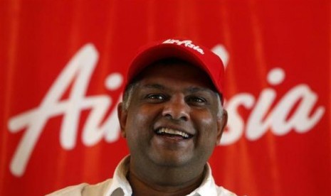 CEO AirAsia, Tony Fernandes, melepaskan jabatannya sementara terkait dugaan suap Airbus.