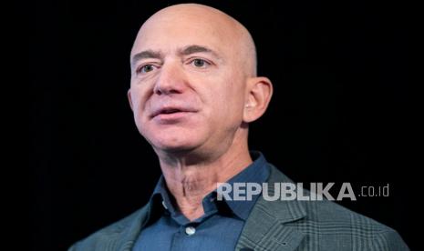 CEO Amazon Jeff Bezos  siap mengucurkan dana sebesar 2 miliar dolar AS untuk memerangi perubahan iklim.