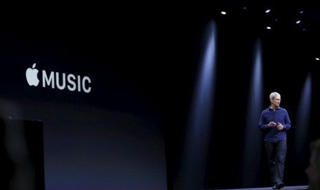 CEO Apple Tim Cooks memperkenalkan layanan terbaru Apple yakni Apple Music, layanan ini disebut sebagai revolusi baru di dunia musik dan teknologi.