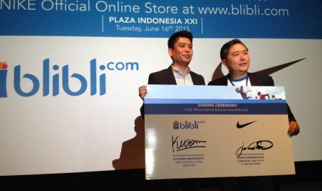 CEO Blibli.com Kusumo Martanto dan ommercial Director Nike Indonesia  Juan Evangelista. 