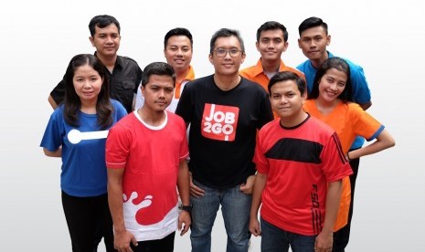 CEO dan Founder Job2Go Kurniawan Santoso bersama timnya.