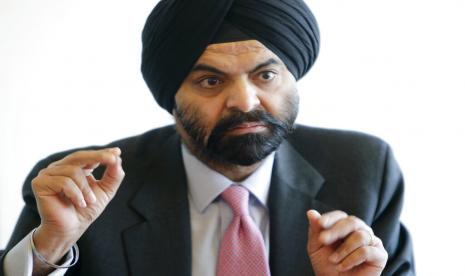 CEO MasterCard Ajay Banga berbicara kepada wartawan di New York, 6 April 2011. Mantan CEO Mastercard Ajay Banga telah dinominasikan oleh AS untuk memimpin Bank Dunia, Presiden Joe Biden mengumumkan pada Kamis pagi.