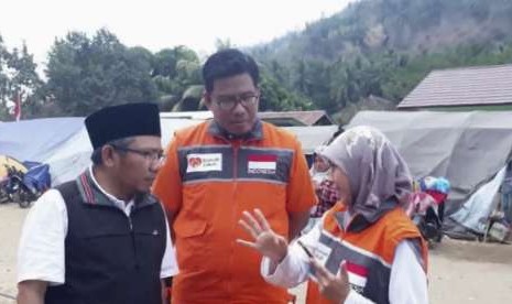 CEO Rumah Zakat, Nur Efendi (Tengah)