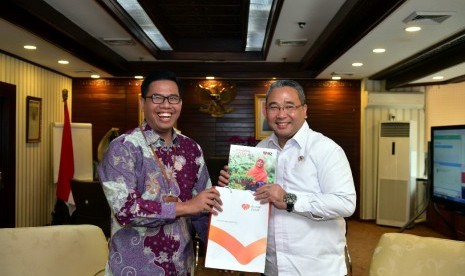 CEO RZ Nur Efendi bersama Mendes Eko Putro Sandjojo