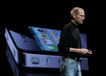 CEO Apple, Steve Jobs mengumumkan iPhone 4G, di WWDC, San Francisco, Senin (7/6/2010)