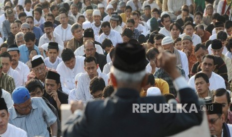 Islam mengajarkan agar berdakwah menghindari cacian dan makian. Ceramah agama Islam (ilustrasi)