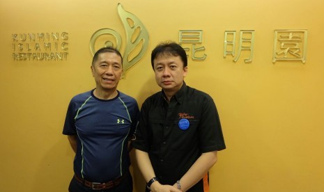 Chairman IITCF Priyadi Abadi (kanan) bersama pemilik  Kunming Islamic Restaurant, Taiwan, H Jacob. 