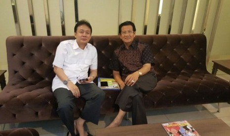 Chairman IITCF Priyadi Abadi (kiri) bersama Pimpinan Pondok Pesantren Daarul Muttaqien Surabaya KH Ahmad Sofwan Ilyas Lc 