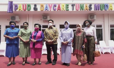 Chairman Kawan Lama Group, Kuncoro Wibowo hadir bersama Ketua Umum Yayasan Tunas Muda IKKT,  Nanny Hadi Tjahjanto pada peresmian PAUD dan Daycare Tunas Muda IKKT yang berlokasi di Jati Makmur Bekasi