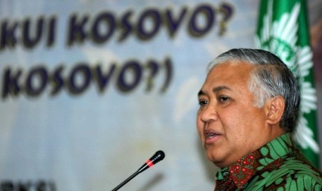 Chairman of Muhammadiyah, Din Syamsuddin, says that Indonesia must recognize Kosovo independence as he talks in a discussion forum in Jakarta on Thursday. 