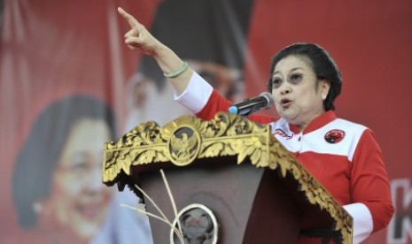 Chairwoman of Indonesian Democratic Party of Struggle (PDIP), Megawati, delivers her speech during a campaign in Badung, Bali, on Saturday.