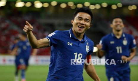  Chanathip Songkrasin dari Thailand melakukan selebrasi usai mencetak gol pertama pada pertandingan leg pertama final AFF Suzuki Cup 2020 antara Indonesia dan Thailand di Singapura, Rabu, 29 Desember 2021.