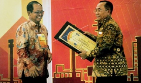 Chandra Asri memberikan hibah lahan untuk pembangunan SMK Industri Kimia.