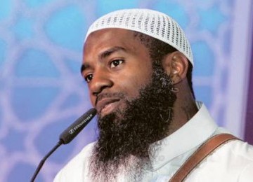 Chauncey Lamont Hawkins yang telah berganti nama menjadi Amir Junaid Muhadith