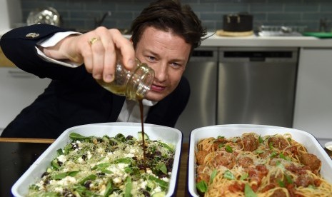 Chef Jamie Oliver membagikan inspirasi menu makannya dalam satu hari.