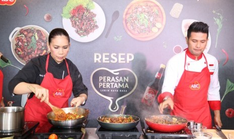 Lebih 100 juru masak atau chef kelas dunia bakal menggoyang lidah pecinta kuliner Nusantara di Ubud Food Festival 2023