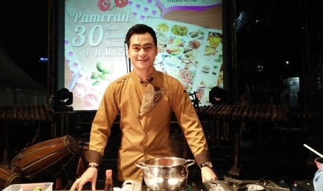 Chef Steby Rafael saat demo masak di pameran 30 Ikon Kuliner Nusantara di Bandung, Jawa Barat