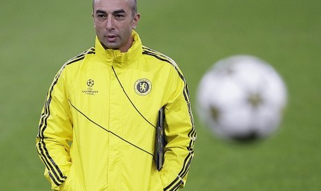 Chelsea coach Di Matteo reacts during their Champions League soccer match against Juventus in Turin