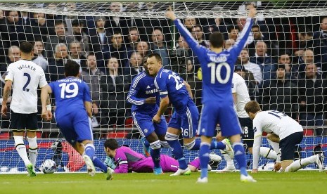 Chelsea's John Terry celebrates after scoring the first goal for his side