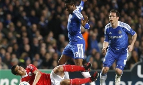  Chelsea tekuk  Benfica dengan skor 2-1 di Stadion Stamford Bridge, London, Kamis dinihari (5/4).   (Foto: Matt Dunham/AP)