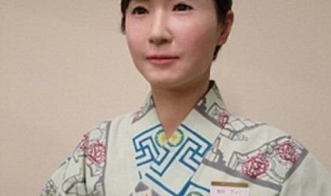 Chichira, robot humanodi yang dipekerjakan di department store Jepang