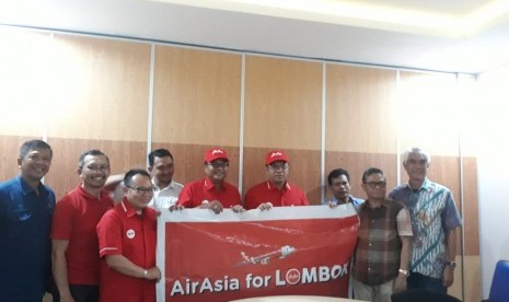 Chief Executive Officer (CEO) AirAsia Indonesia Dendy Kurniawan bertemu Gubernur NTB Zulkieflimansyah membicarakan rencana AirAsia menjadikan Lombok sebagai hub dan pembukaan sejumlah rute baru di KEK Mandalika, Lombok Tengah, NTB, Kamis (17/1).