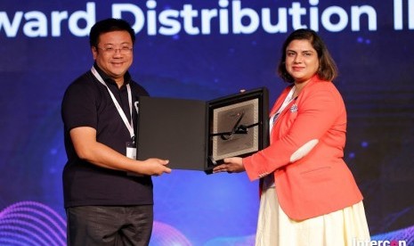 Chief Operating Officer Ralali Alexander Lukman mewakili perusahaan menerima penghargaan internasional. Ralali.com meraih penghargaan  Intercon “Top 50 Tech Companies Awards” dan Red Herring Top 100 Asia Awards Winner di Thailand.