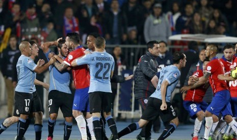 Chile and Uruguay players argue during their quarter-finals Copa America 2015 soccer match at the National Stadium in Santiago