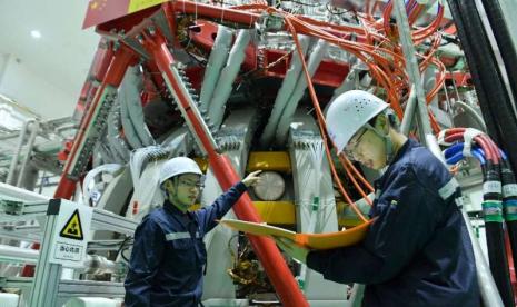 China memasang reaktor Tokamak HL-2M yang menghasilkan panas lebih dari 200 juta derajat Celcius.