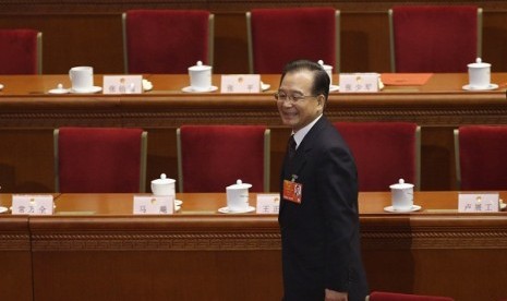 China's former Premier Wen Jiabao leaves after the fifth plenary meeting of National People's Congress (NPC), at the Great Hall of the People in Beijing, March 15, 2013. 