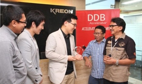 chmad Sugiarto, Chief of Telkom Accelerator ( Paling Kanan ) bersama Jacy Kim, CEO Kreon  ( ke-3 dari kanan )