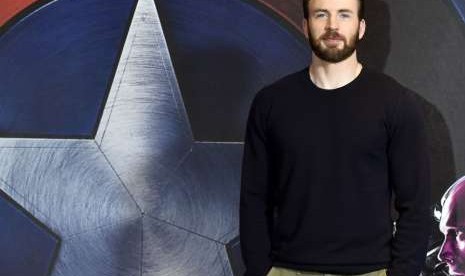 Pemeran Captain America Chris Evans memutuskan menonaktifkan sementara akun Instagram dan Twitter-nya.