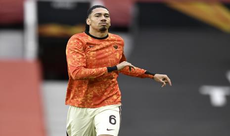 Bek AS Roma Chris Smalling. Smalling menjadi bidikan Newcastle United pada bursa transfer Januari 2022 ini.