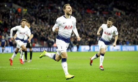 Christian Eriksen merayakan golnya ke gawang Inter Milan.