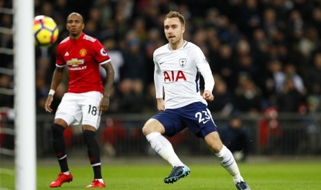 Christian Eriksen saat menjebol gawang Manchester United.