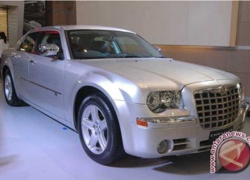 Chrysler 300 C, sedan jenis ini digunakan Barack Obama sekitar tahun 2005