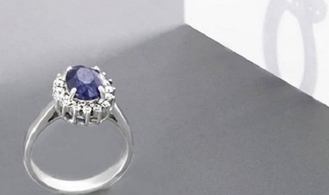 Cincin biru safir