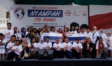 Citi Indonesia melalui payung kegiatan kemasyarakatannya, Citi Peka (Peduli dan BerKarya) mendukung kesadaran akan kebersihan lingkungan dengan menyelenggarakan program Citi Clean-up Community yang bertepatan dengan Hari Bumi Sedunia 2016