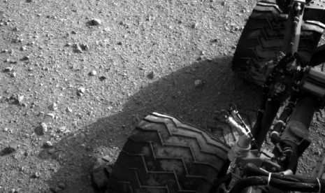 Citra yang dikirim Curiosity dari permukaan Mars