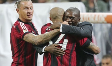 Clarence Seedorf melakukan selebrasi