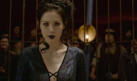 Claudia Kim sebagai Nagini.