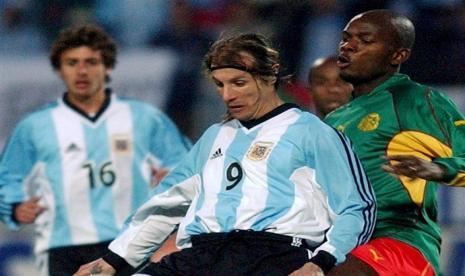 Claudio Caniggia (tengah) saat memperkuat timnas Argentina.