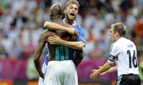 Claudio Marchisio saat merayakan gol kedua Italia ke gawang Jerman yang di lesakkan oleh Mario Balotelli