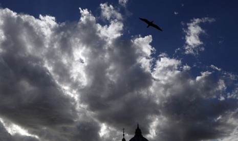 Clouds are seen over the Saint Peter's Basilica at the Vatican March 9, 2013. (illustration)