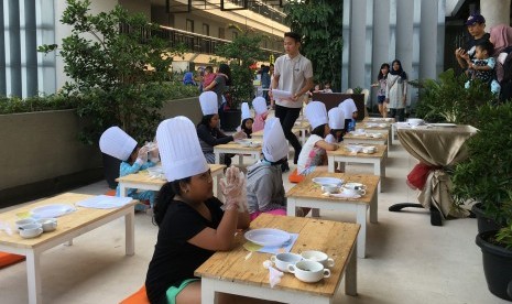 Clove Garden Hotel Bandung menggelar Cooking Class dalam rangka peringatan Hari Anak, belum lama ini.