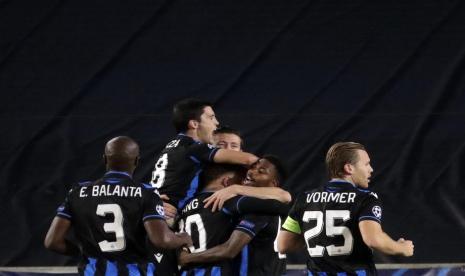 Para pemain Club Brugge usai mencetak gol. 