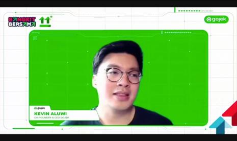 Co-Founder sekaligus CEO Gojek Kevin Aluwi berbicara dalam konferensi pers virtual 11 Tahun Gojek, Rabu (27/10).