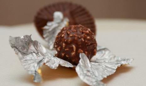 Ferrero Rocher uses palm oil for its chocolate.